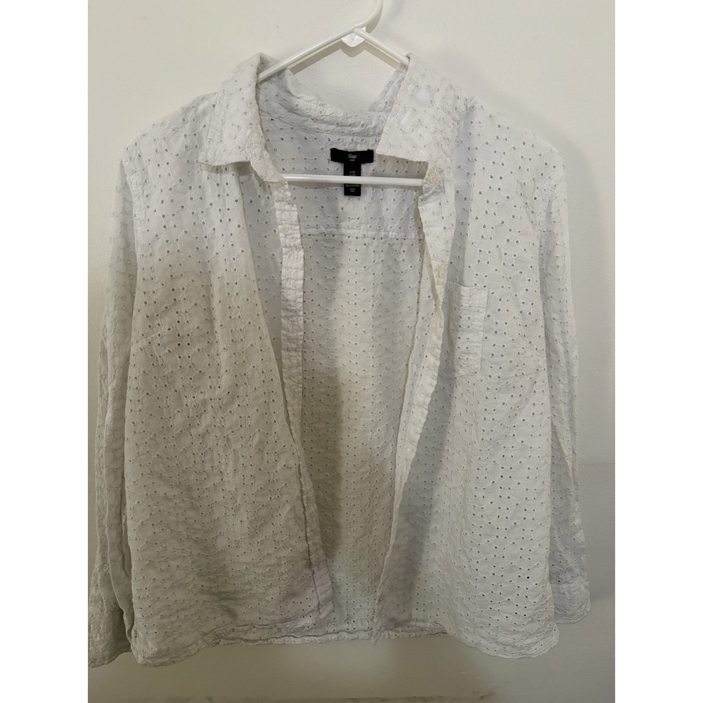 Gap women's shirt White Lace Button Up Top Sized Xl